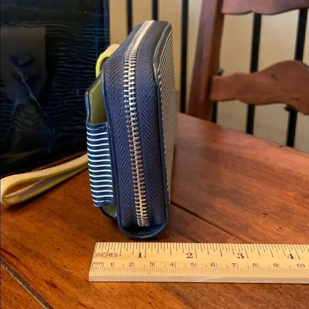 Stella & Dot Navy Stripe Madison Tech Wristlet